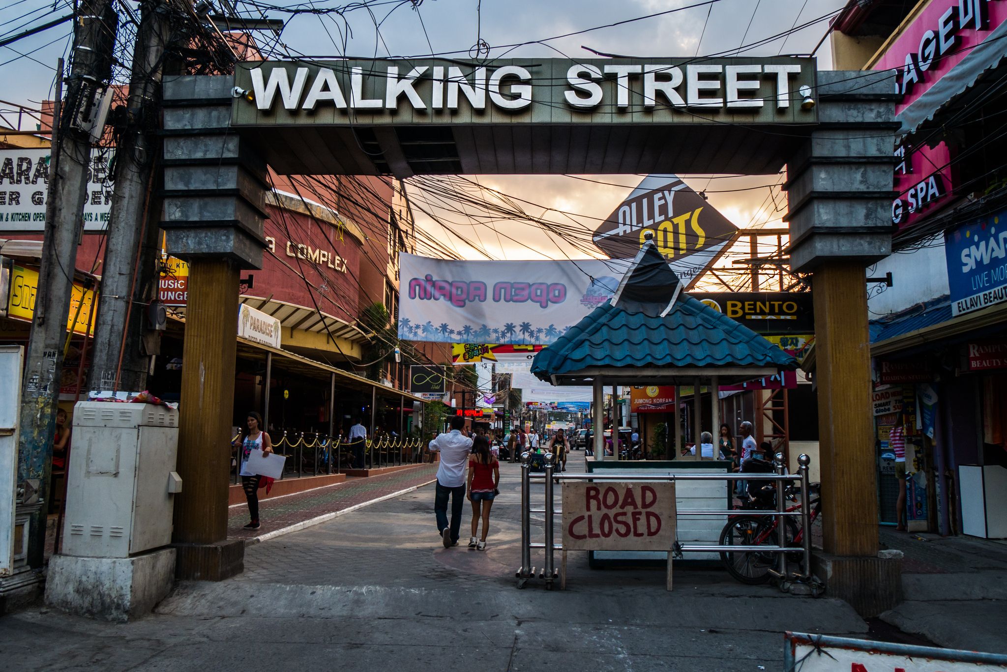 Fields Avenue In Angeles City Safety Tips For FirstTime Visitors