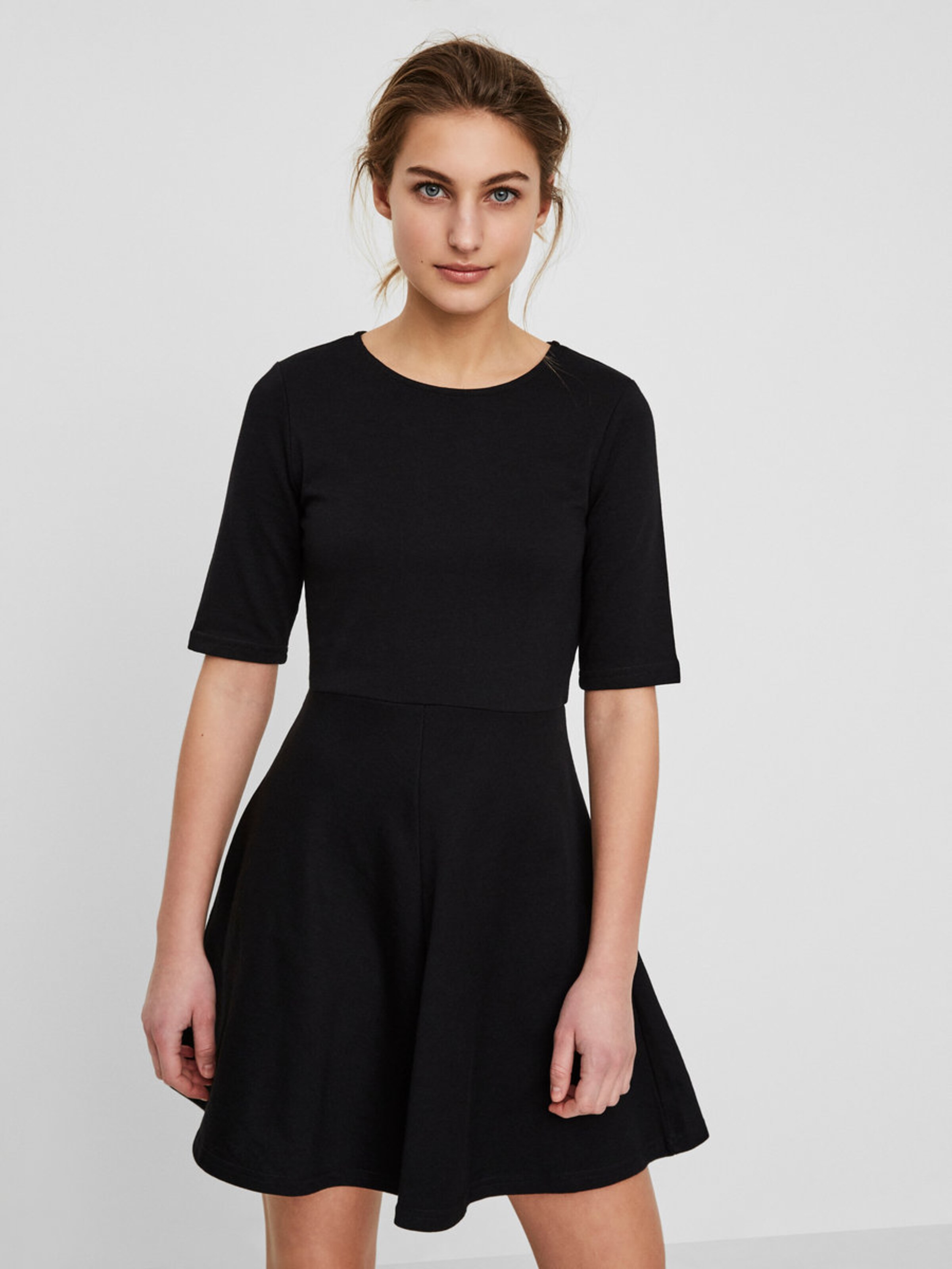VERO MODA Lässiges Kleid mit kurzen Ärmeln in schwarz ABOUT YOU