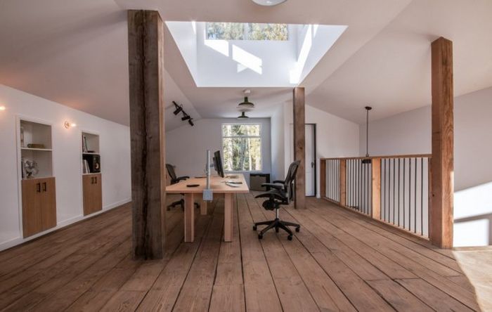 Guy Turns Old Barn Into An Impressive Office (41 pics)
