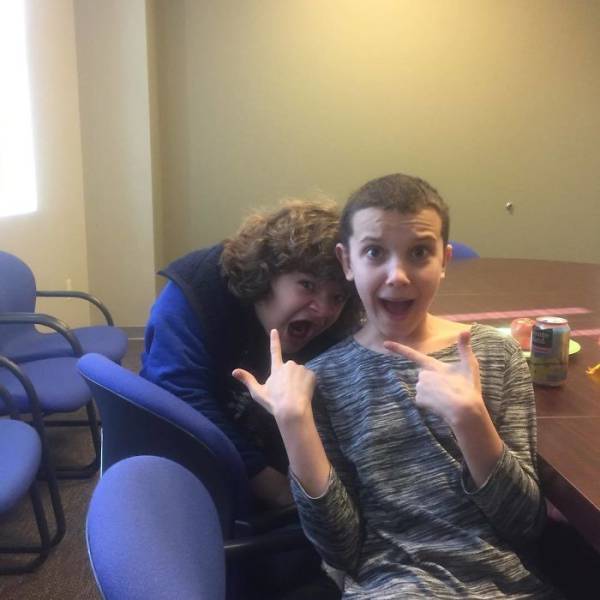 Stranger Things Cast In Real Life (33 pics)