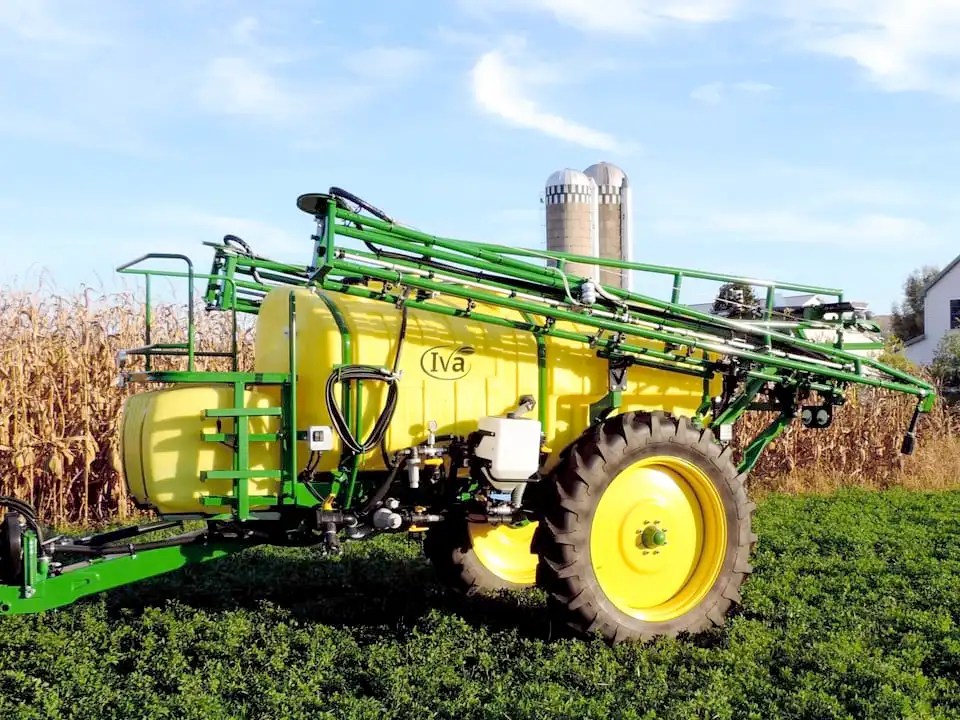 Iva Field Sprayer with Booms