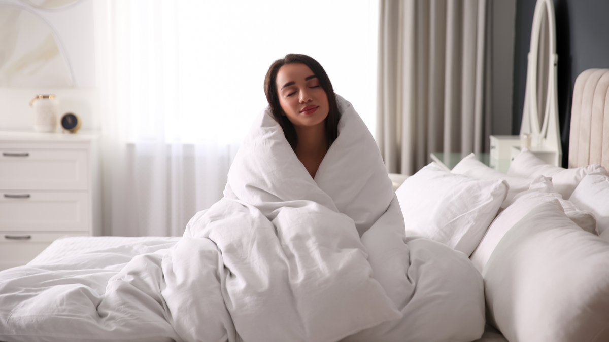 5 Best Cooling Blankets That Will Keep You Cool in The Summers