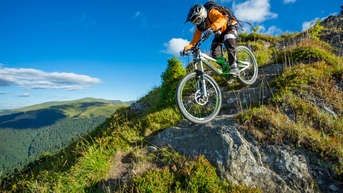 5 Best Mountain Bike Accessories That you Need Along with Your Bike