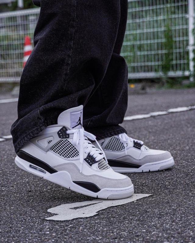 NIKE AIR JORDAN 4 RETRO MILITARY BLACK 2022年春の swim.main.jp