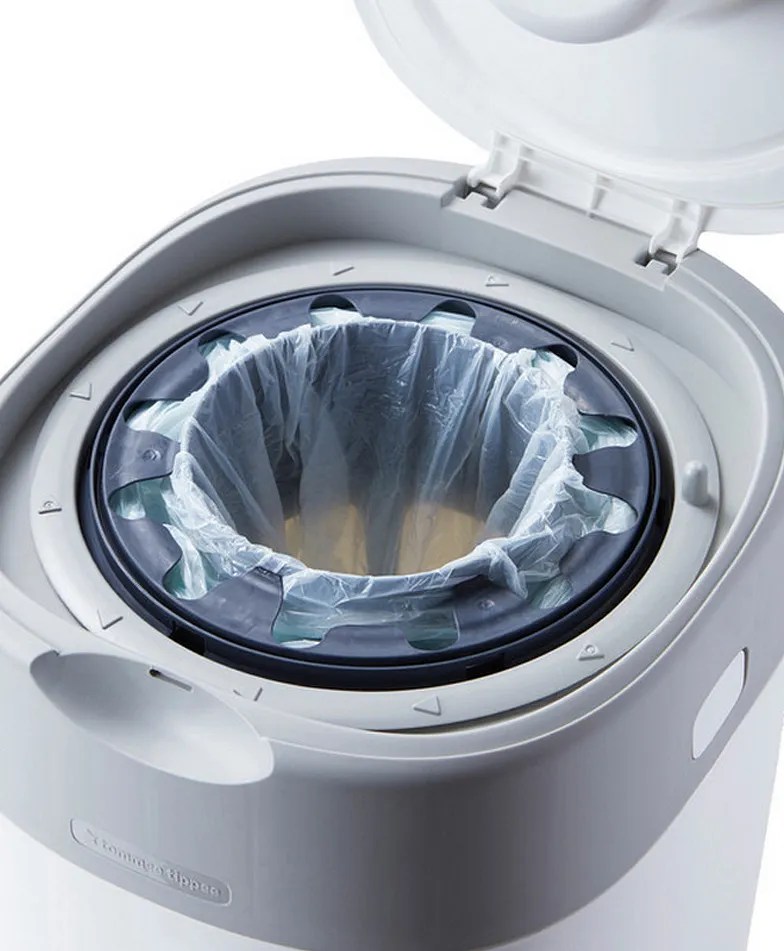 Tommee Tippee Twist & Click Nappy Disposal Sangenic Bin (With 1