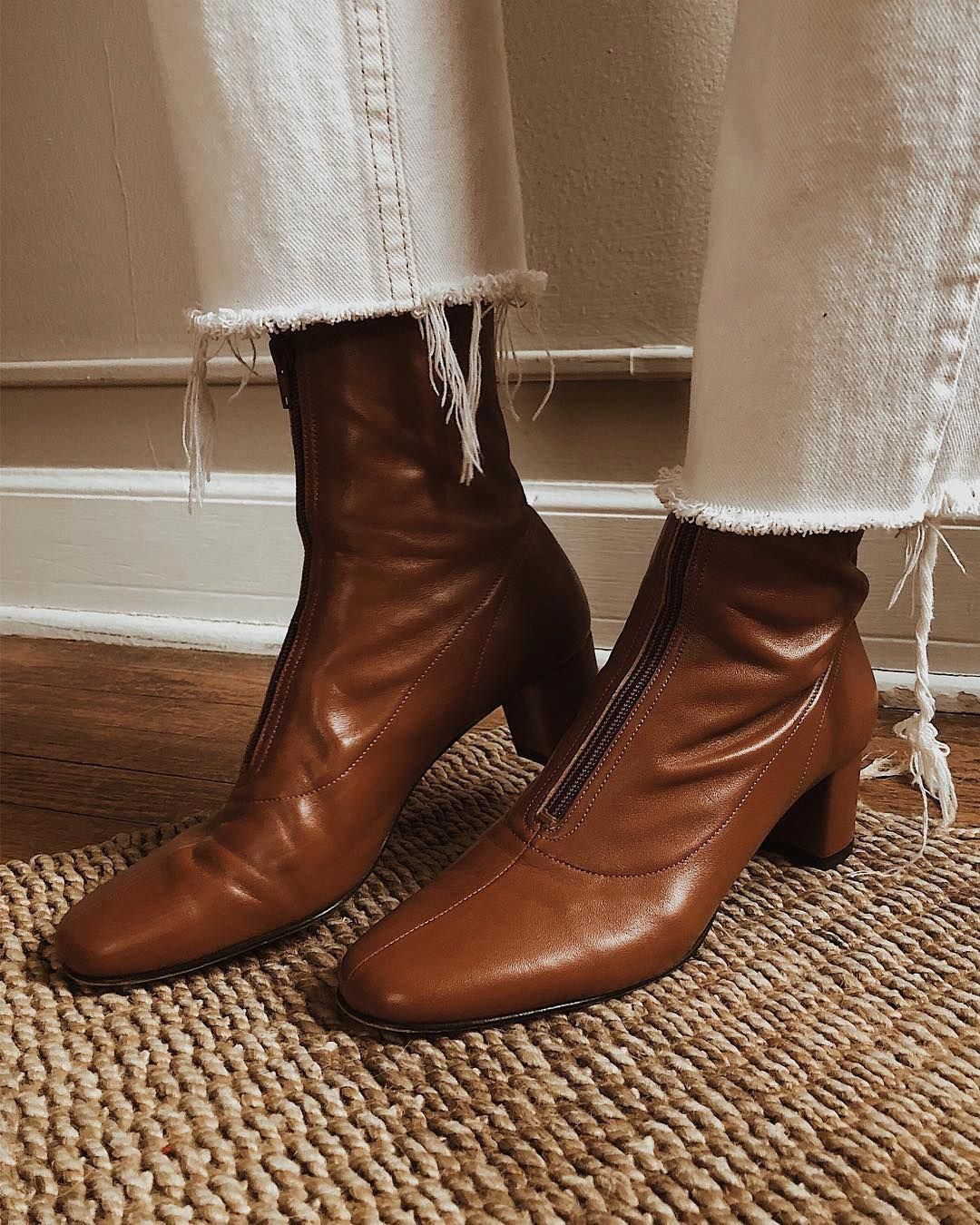 Can You Wear Boots Without Tights