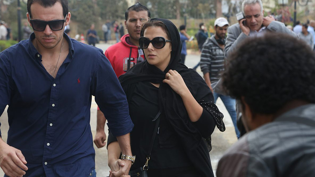 تشييع جثمان سمير غانم بحضور النجوم. 25 صورة من جنازة محمود عبد العزيز.. ومحمود حميدة يبكي