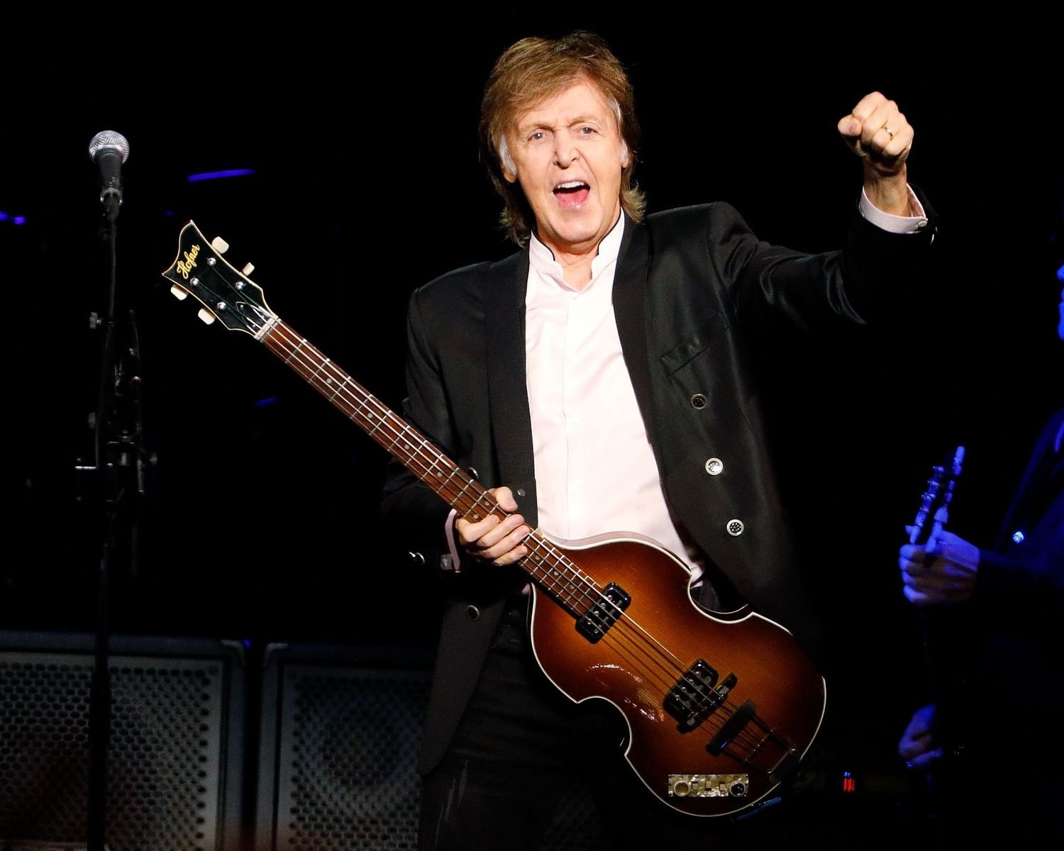 Paul McCartney Admits He Sometimes Lyrics & Uses Teleprompter