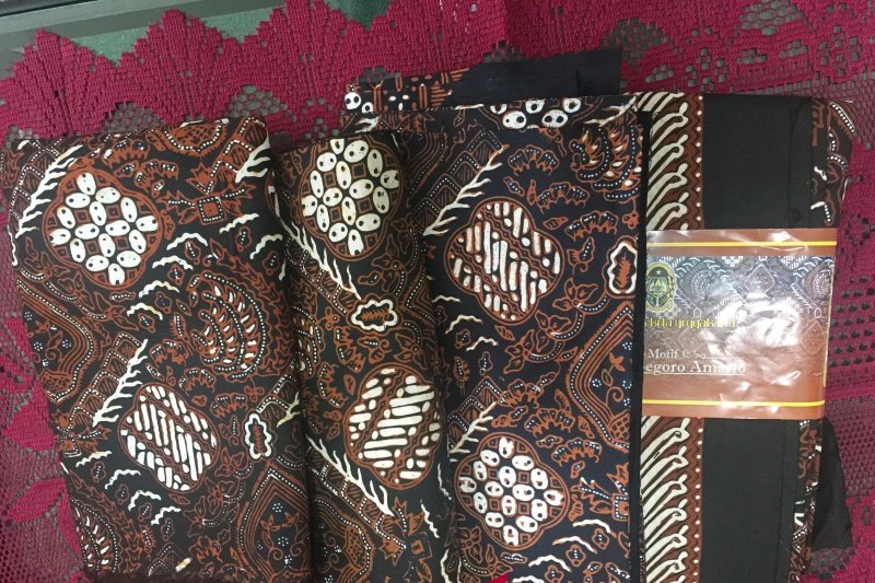 Batik "ceplok segoro amarto" digandakan tanpa izin ANTARA News