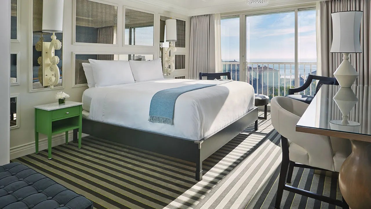 How to Make Your Bed at Home Like a 5Star Hotel Apartment Therapy