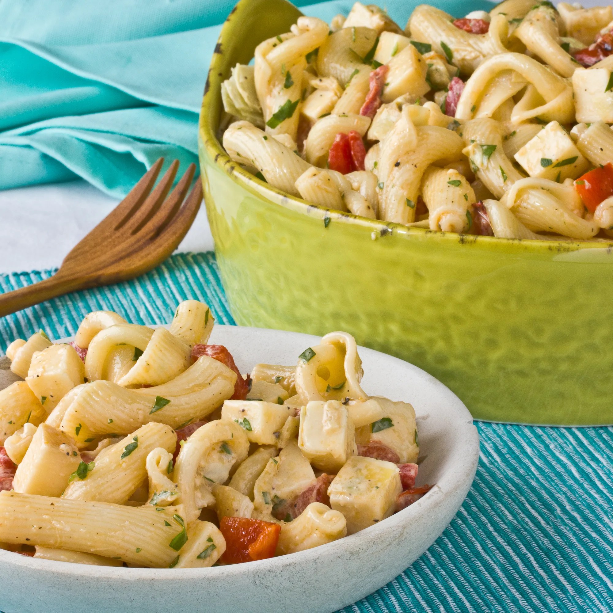 Recipe Pasta Salad with Smoked Gouda, Roasted Red Peppers & Artichoke