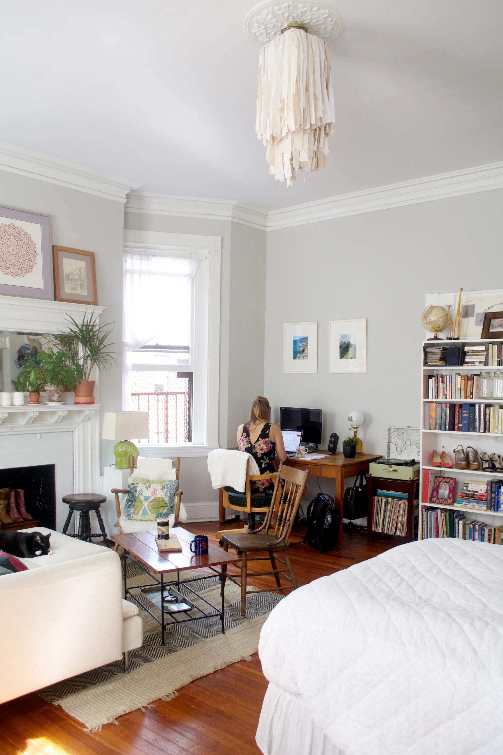 House Tour A Cheery, 450SquareFoot Baltimore Studio Apartment Therapy