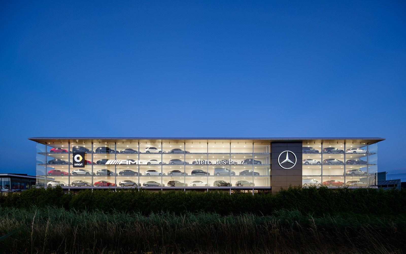 Flagshipstore Mercedes-Benz The Hague | Ibelings Van Tilburg Architecten