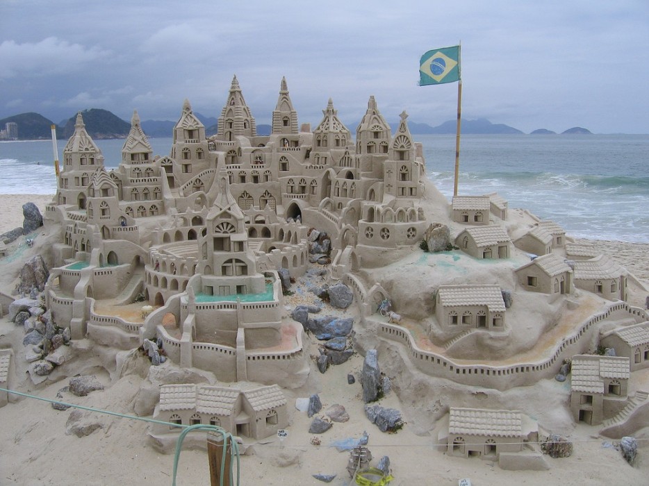 35 Incredible Beach Sculptures You Won’t Believe Are Made of Sand