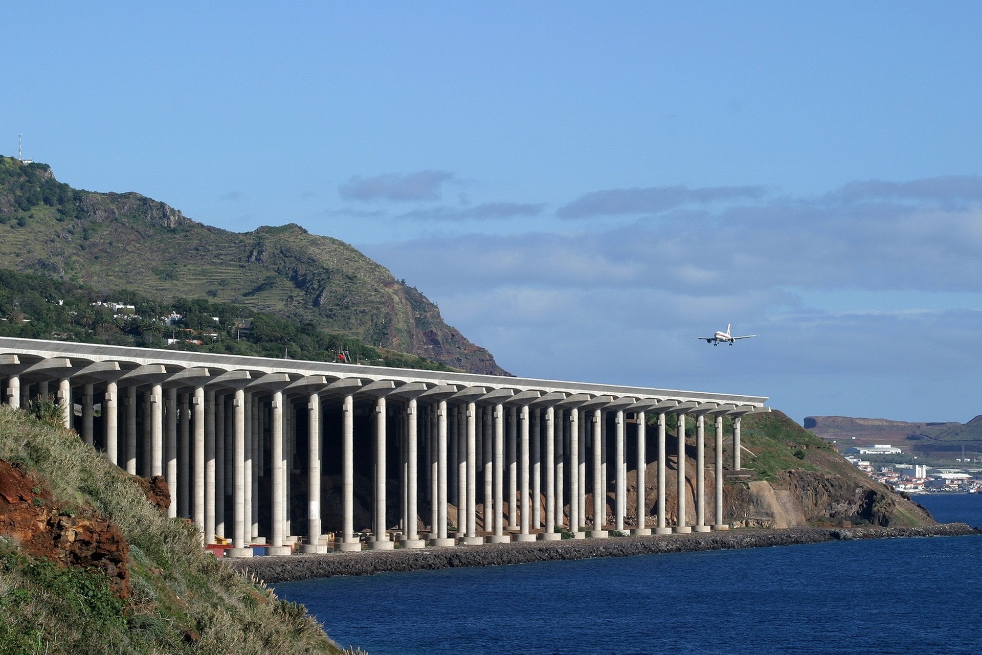 25 Insanely Dangerous Airports Around The World