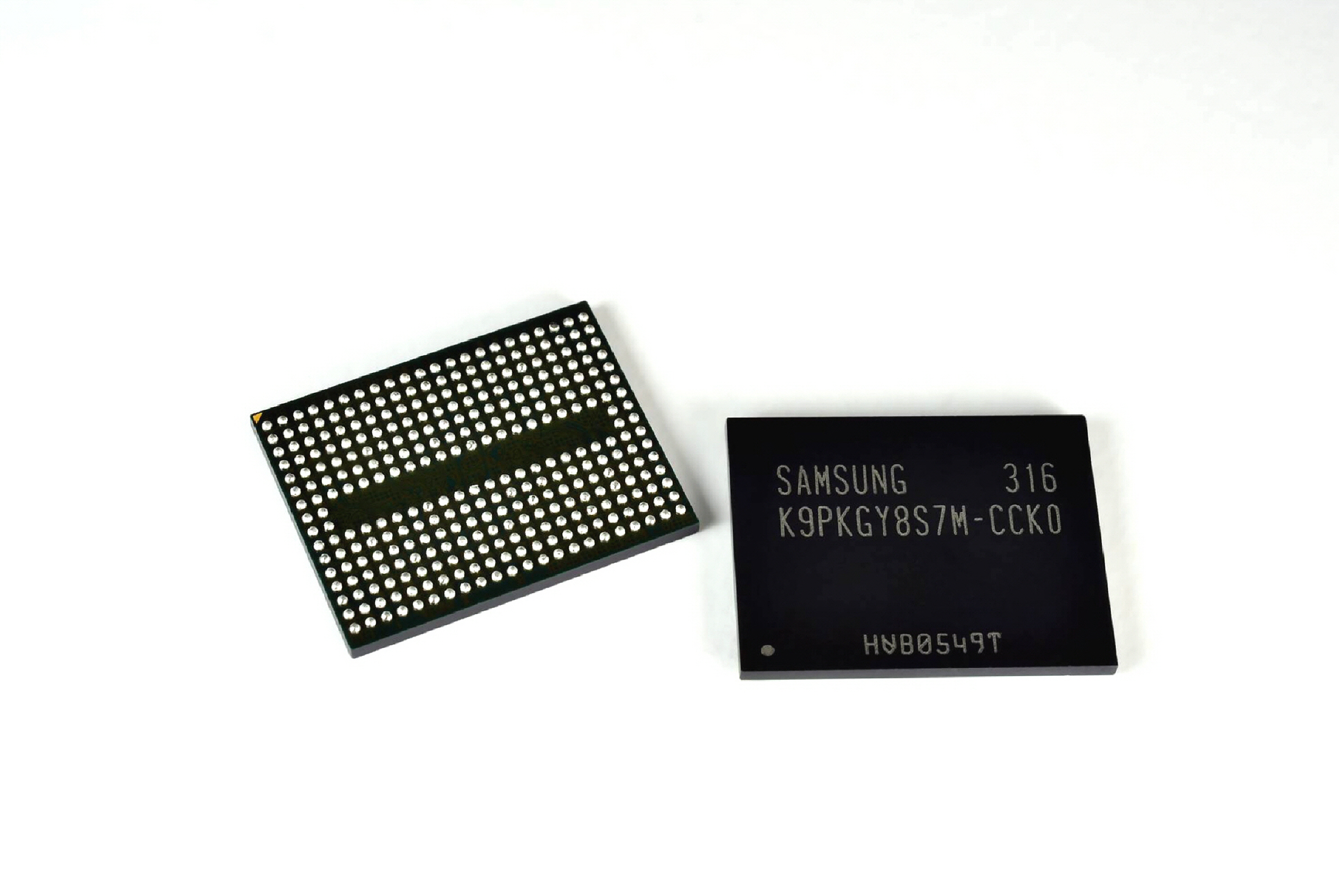 Samsung’s “3D Vertical” NAND crams a terabit on a single