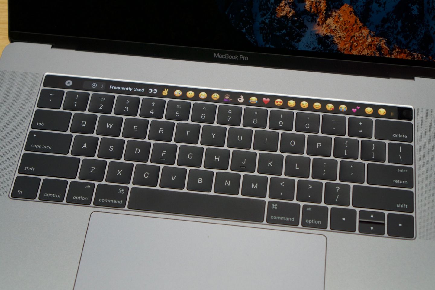 Apple launches service program to address MacBook keyboard woes Ars