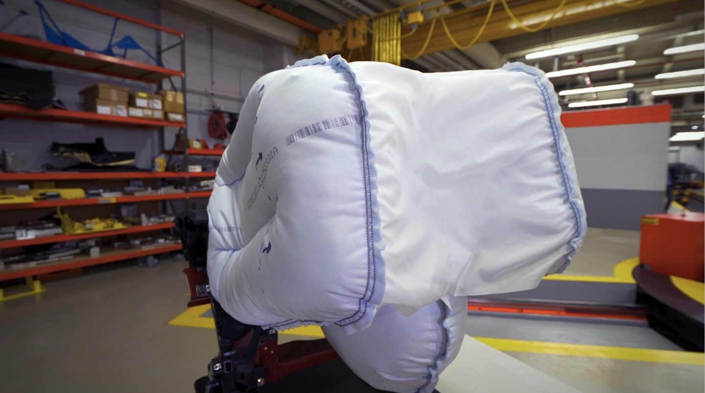 Acura has invented an airbag that works like a catcher’s mitt IPS