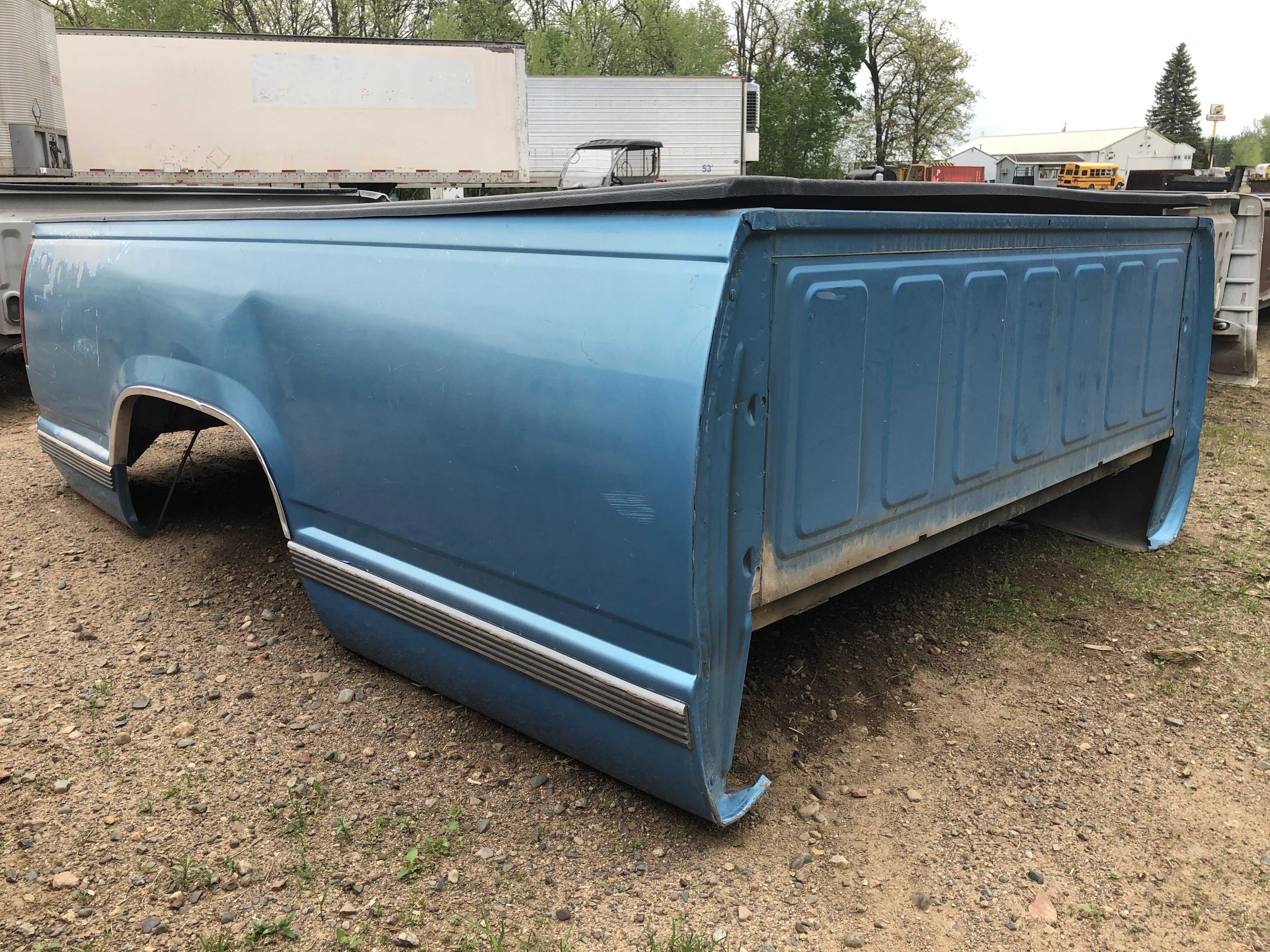 Chevy 1500/2500 Pickup Box Heavy Equipment, Truck & Trailer Auction