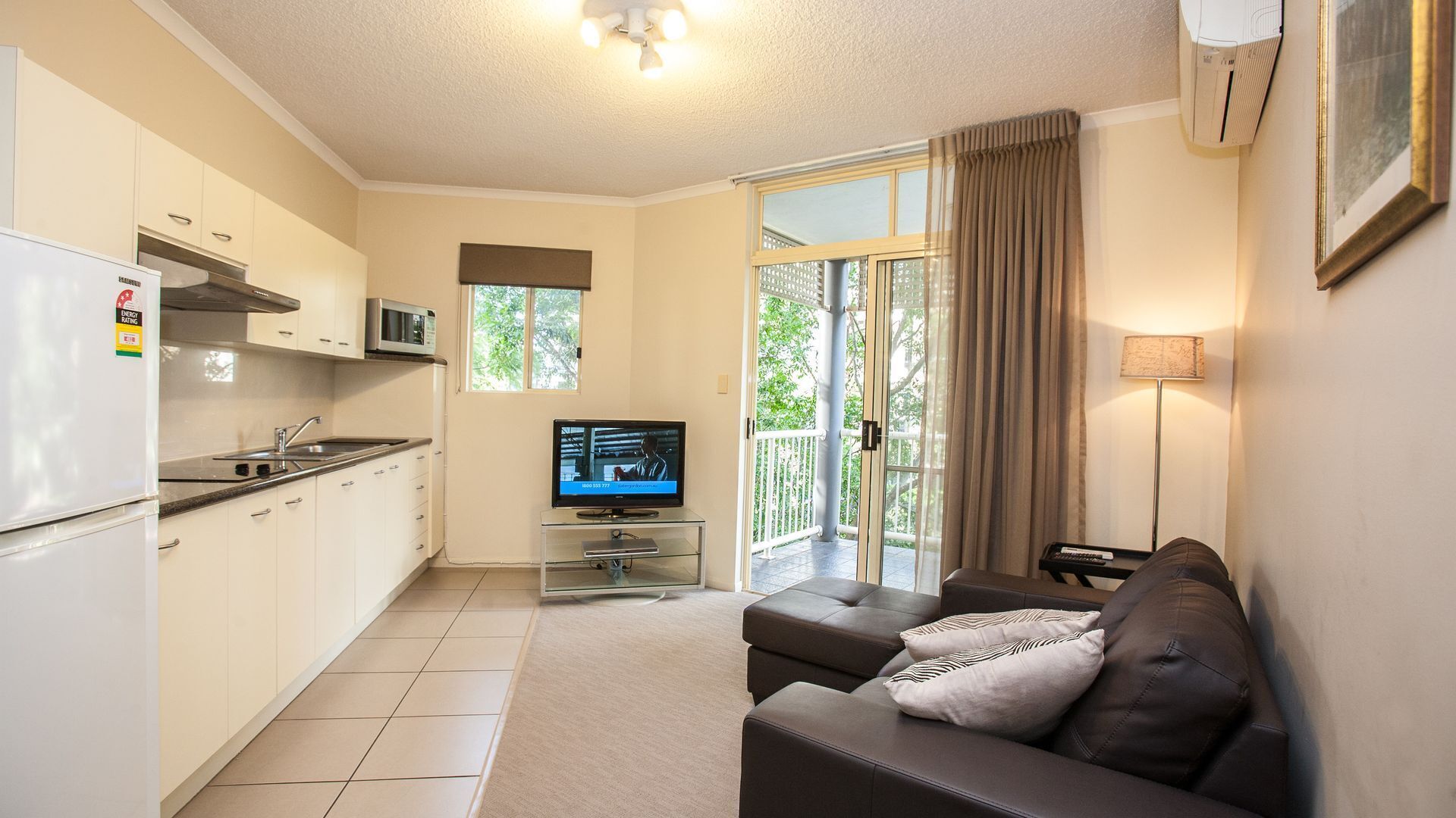 One Bedroom Unit in the Heart of Kangaroo Point, Walk to Ferries