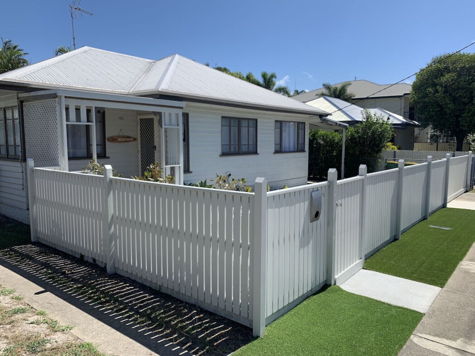 Pet Friendly Gold Coast Broadwater Cottage, Australia Australian