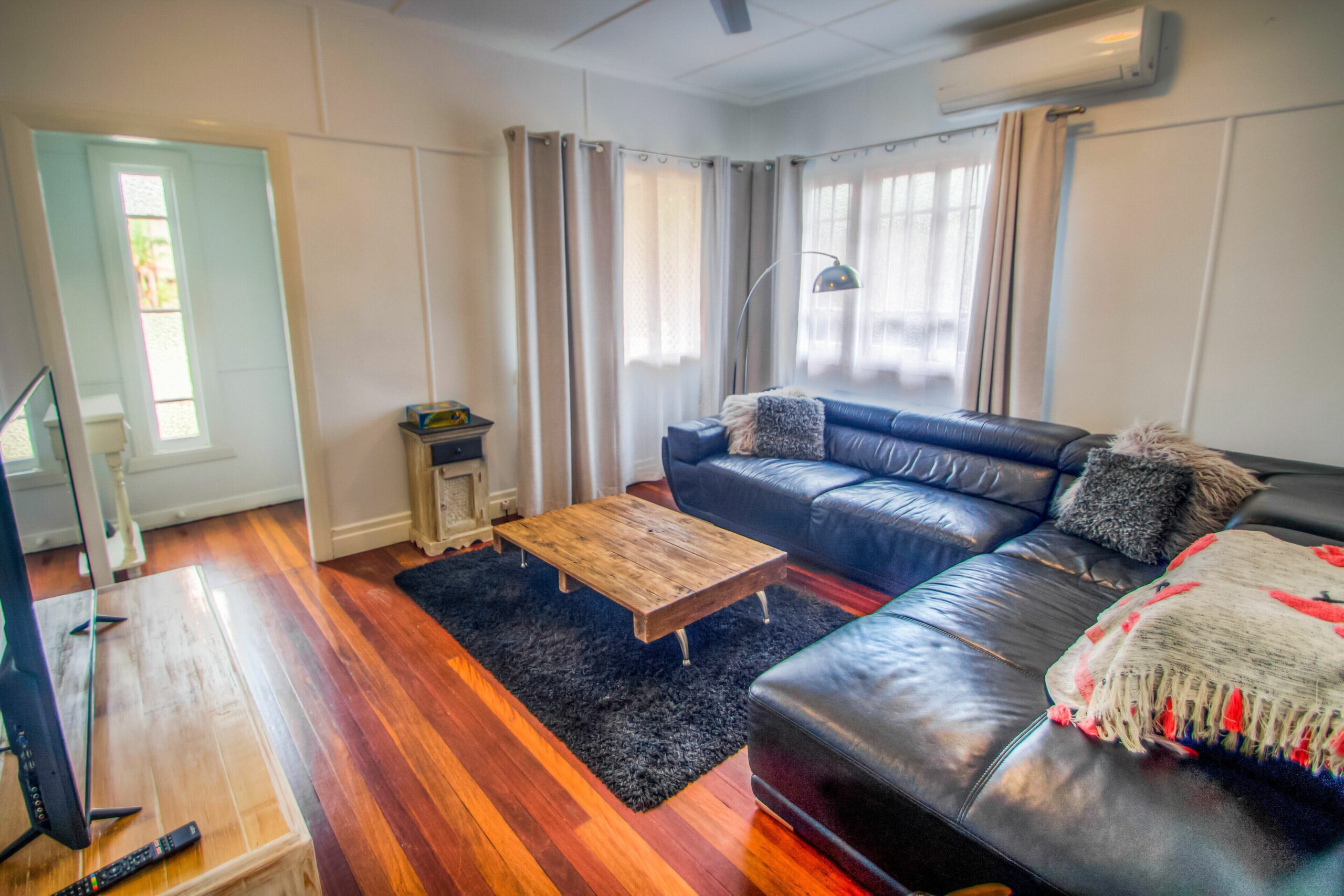 Pet Friendly Gold Coast Broadwater Cottage, Australia Australian