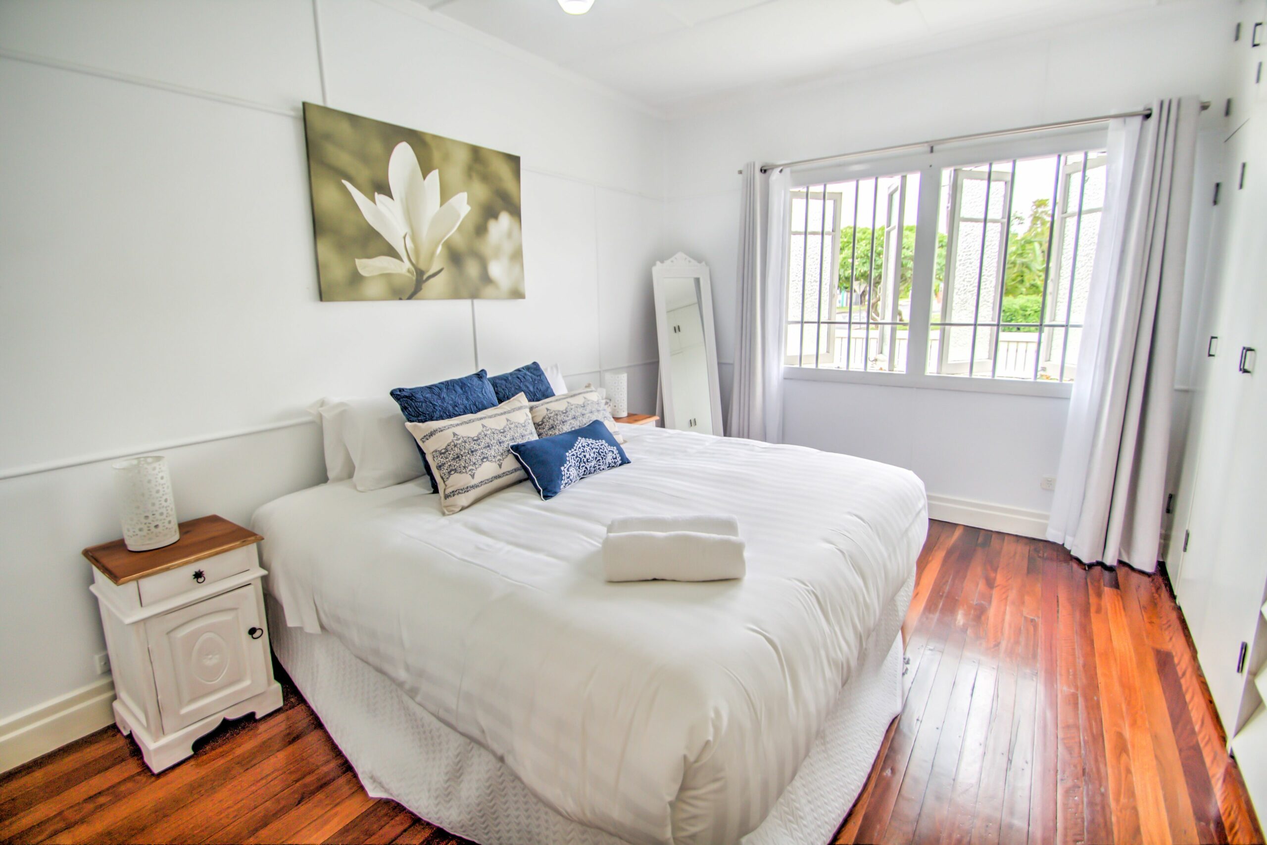 Pet Friendly Gold Coast Broadwater Cottage, Australia Australian