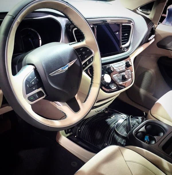 New Uconnect System with Android Auto & Apple CarPlay for 2017 Chrysler