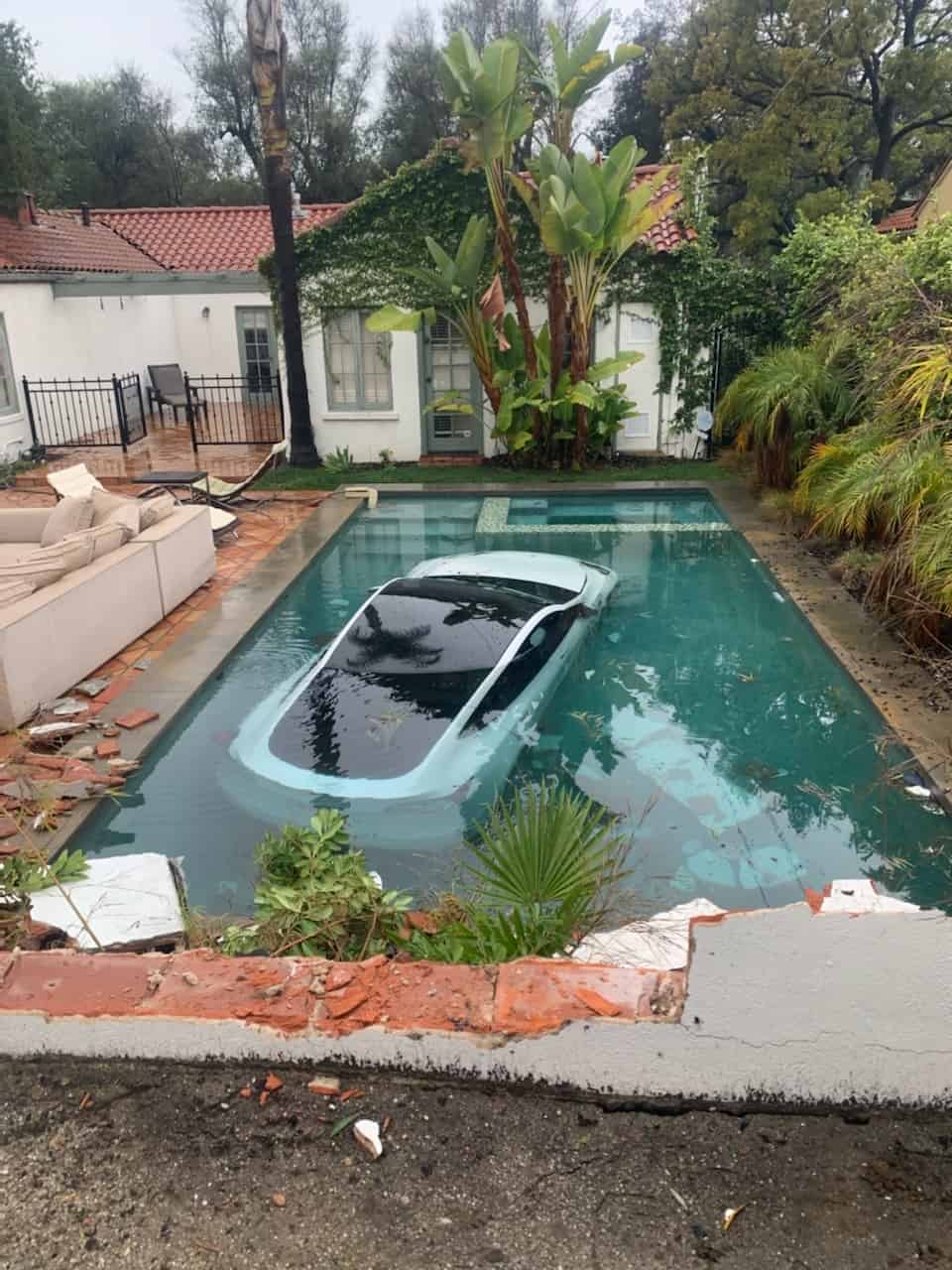 Warning—Teslas Can’t Swim—Tesla Sinks in Swimming Pool in Los Angeles