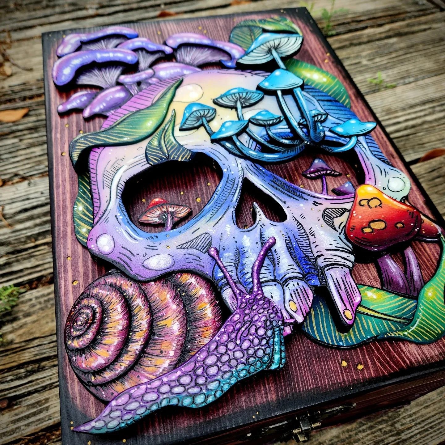 Skull and Nature Hidden Key Box cilitry