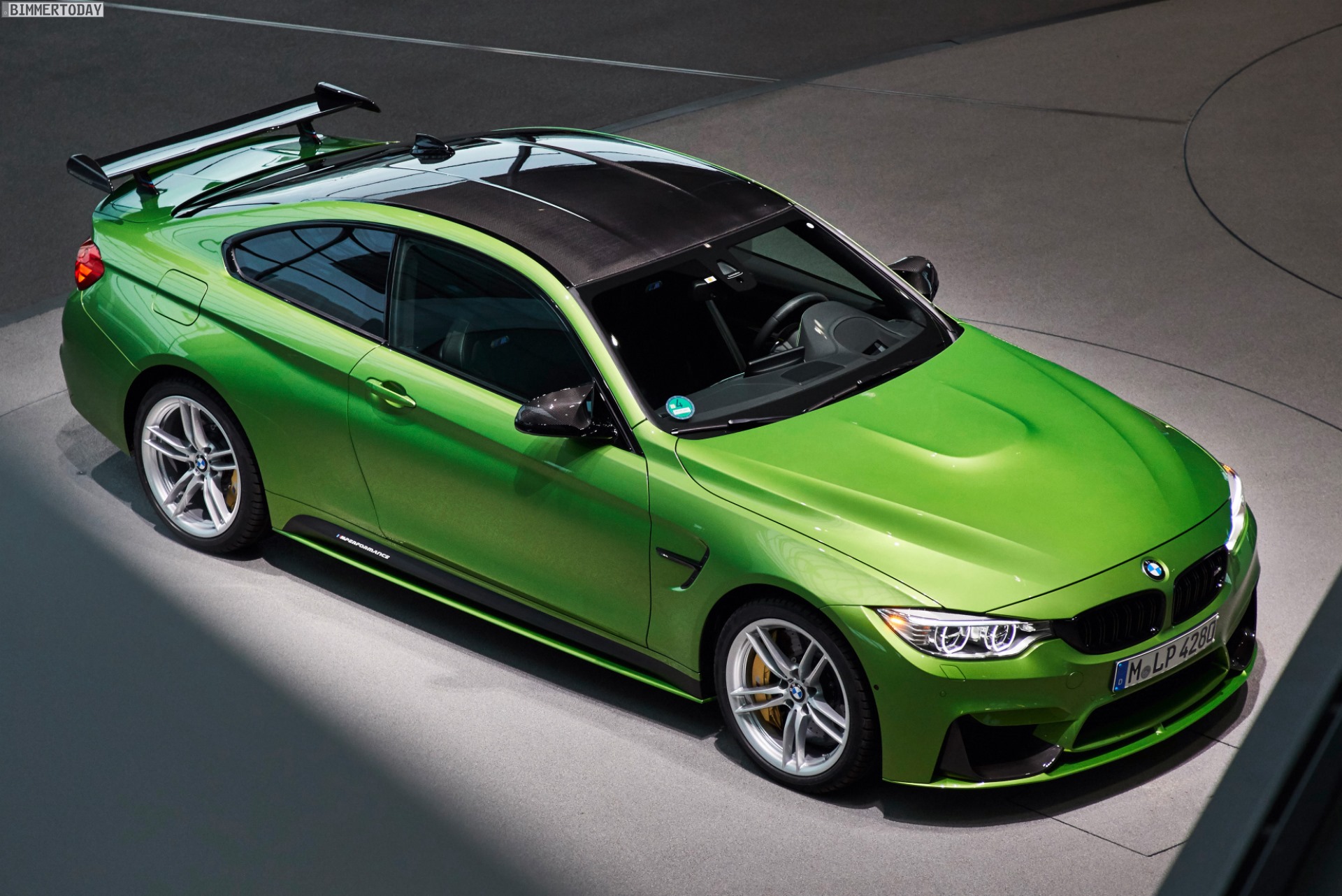 Marco Wittmann fährt BMW M4 M Performance in Java Grün