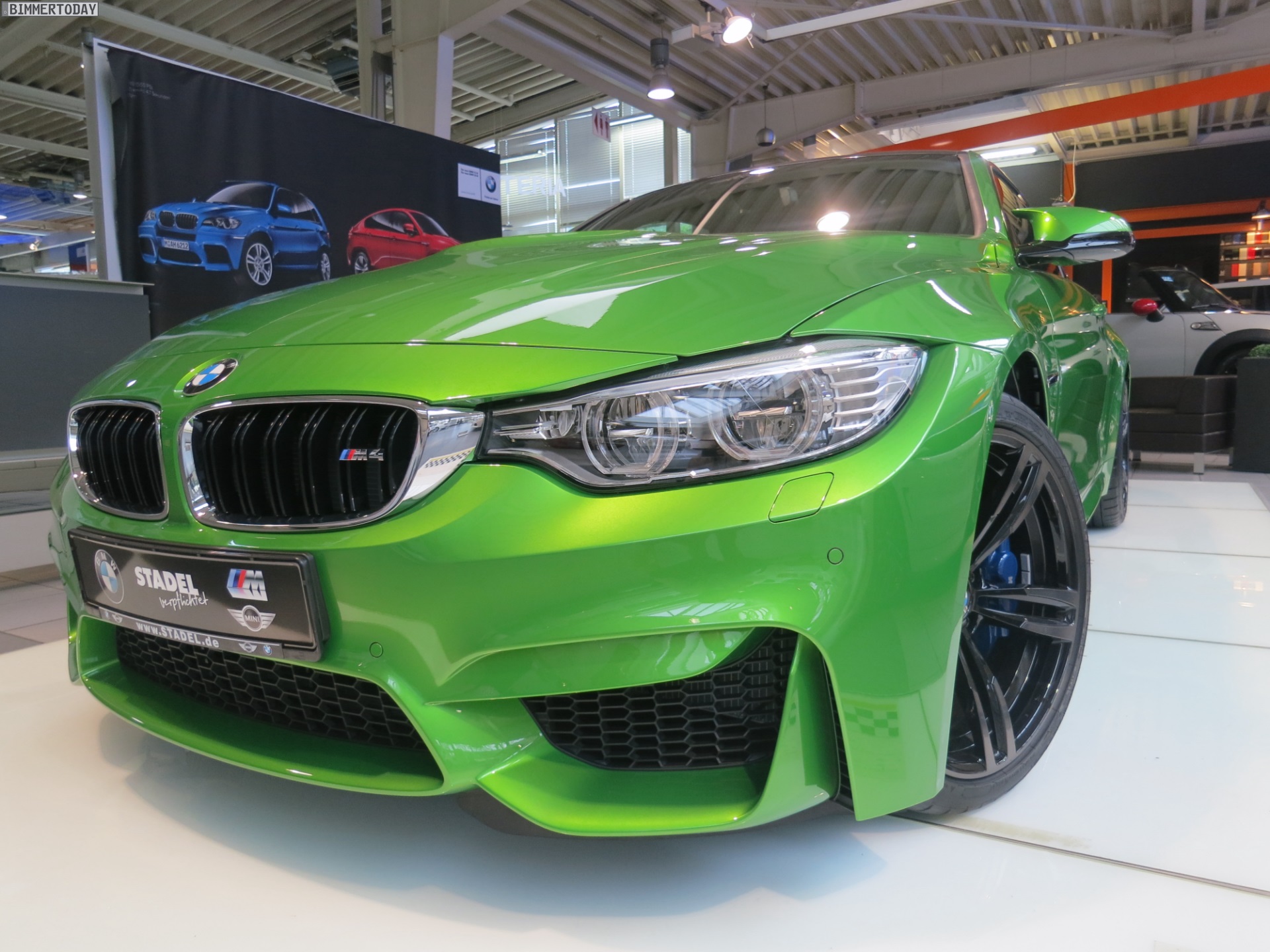 BMW M4 in Java Grün F82 mit giftgrüner IndividualLackierung