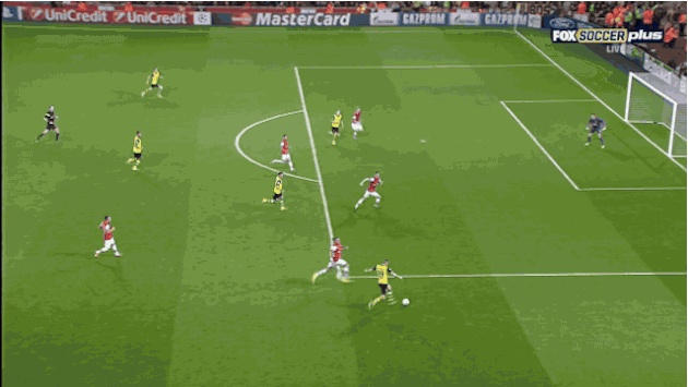 GIF Robert Lewandowski Scores for Borussia Dortmund vs. Arsenal in UCL