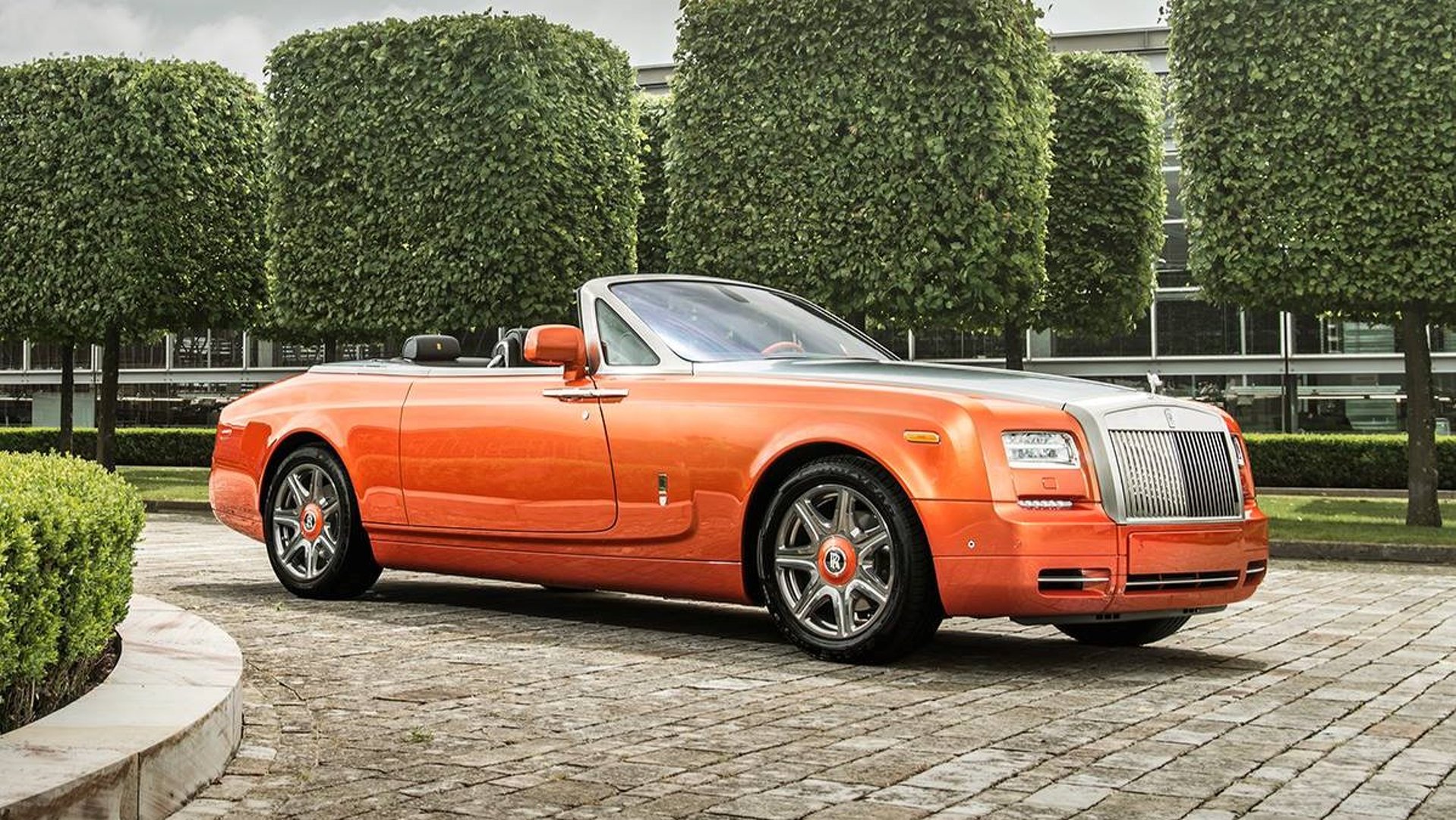 RollsRoyce Phantom DHC Beverly Hills Edition Is a Beautiful Sunset