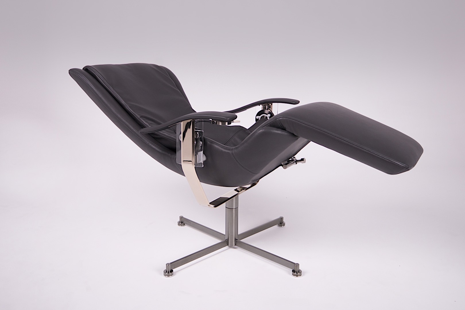 £38,000 ElysiumR Chair Launched at RollsRoyce Dealership in London