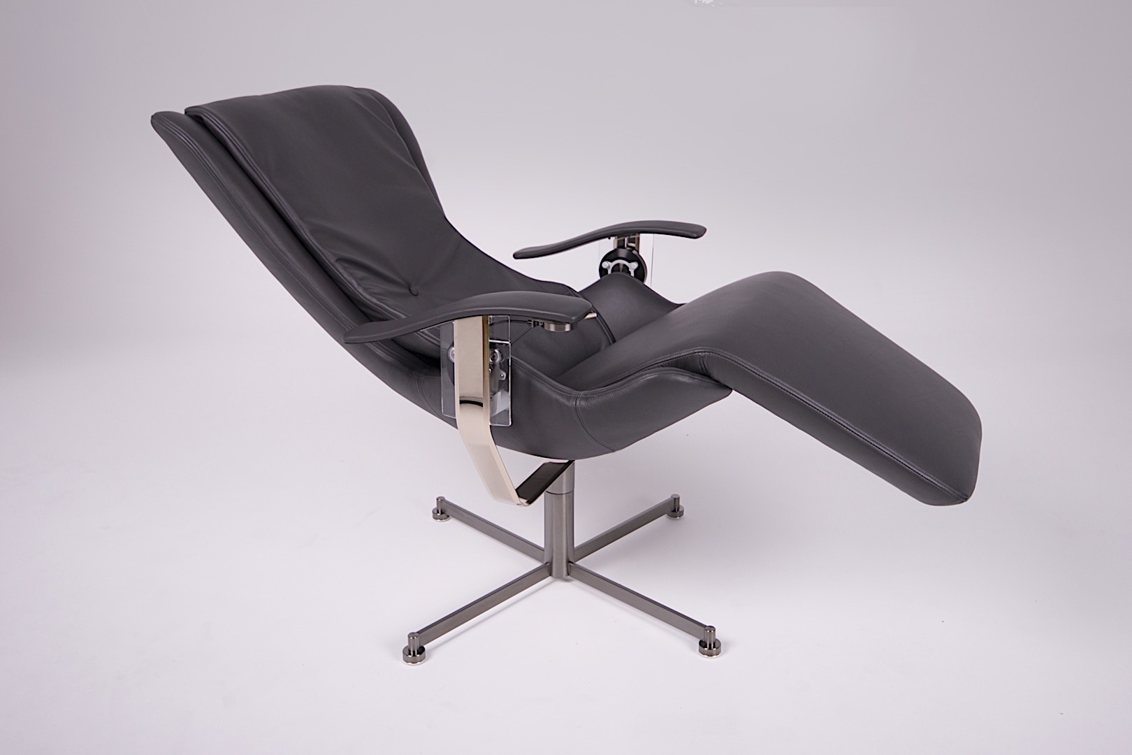 £38,000 ElysiumR Chair Launched at RollsRoyce Dealership in London