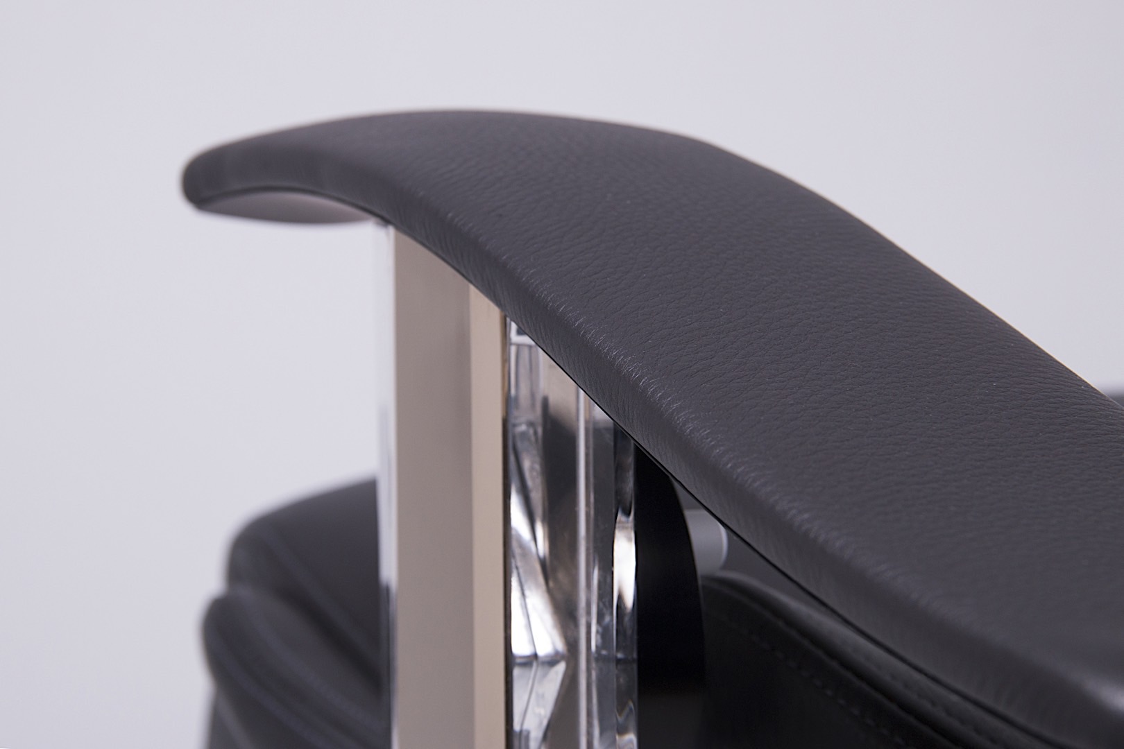 £38,000 ElysiumR Chair Launched at RollsRoyce Dealership in London