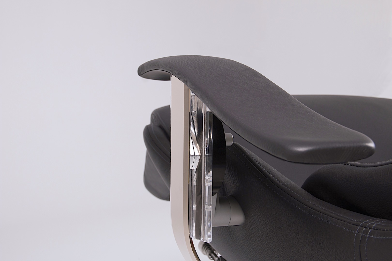 £38,000 ElysiumR Chair Launched at RollsRoyce Dealership in London