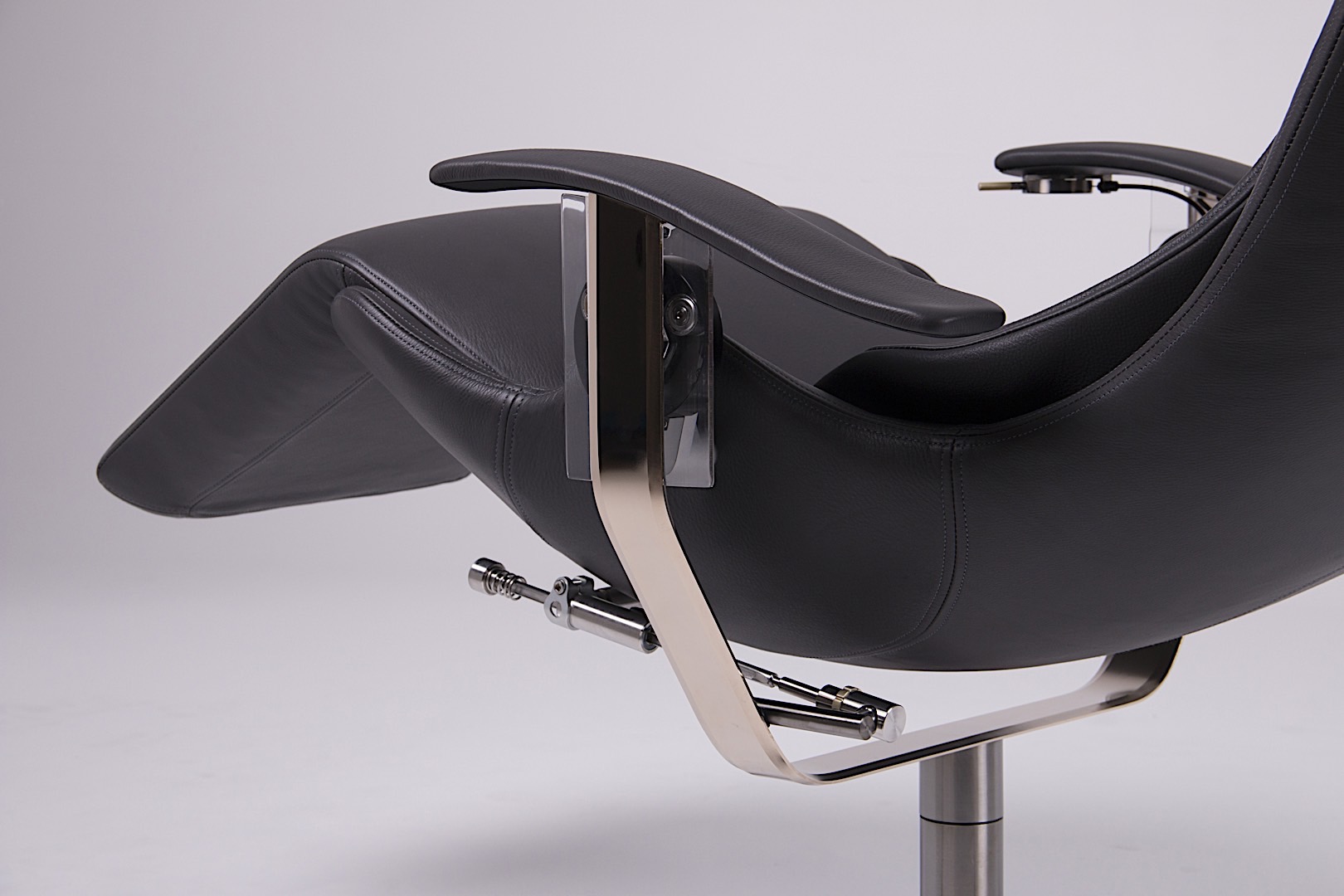 £38,000 ElysiumR Chair Launched at RollsRoyce Dealership in London