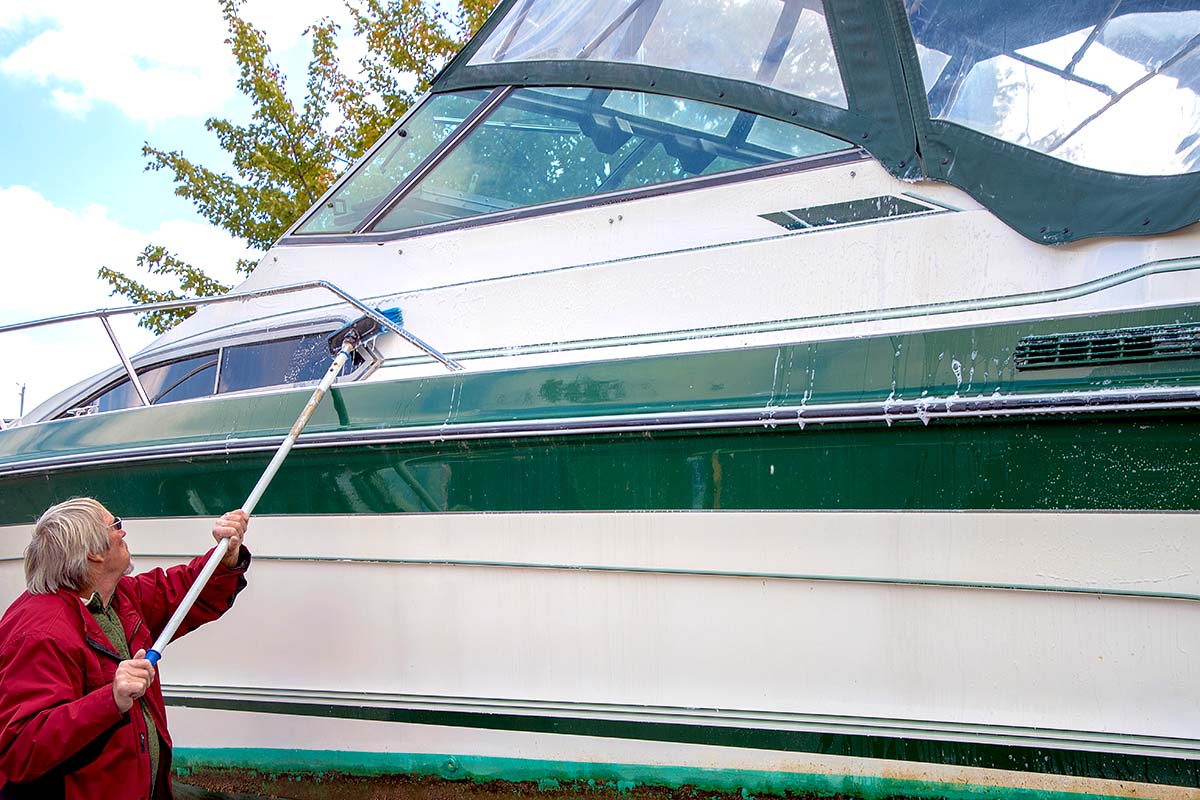 Boat Windscreen Cleaning Do's and Don'ts