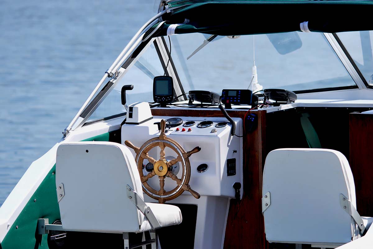Boat Windscreen Cleaning Do's and Don'ts