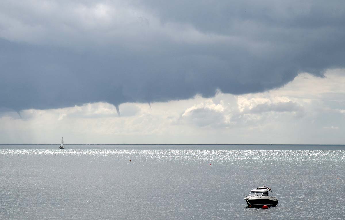 How to Deal With Waterspouts While Boating