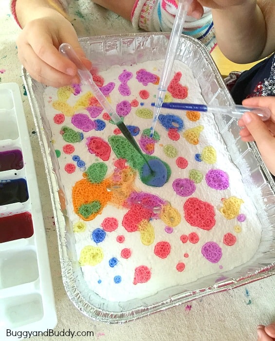 Exploring Colors with Baking Soda and Vinegar Buggy and Buddy