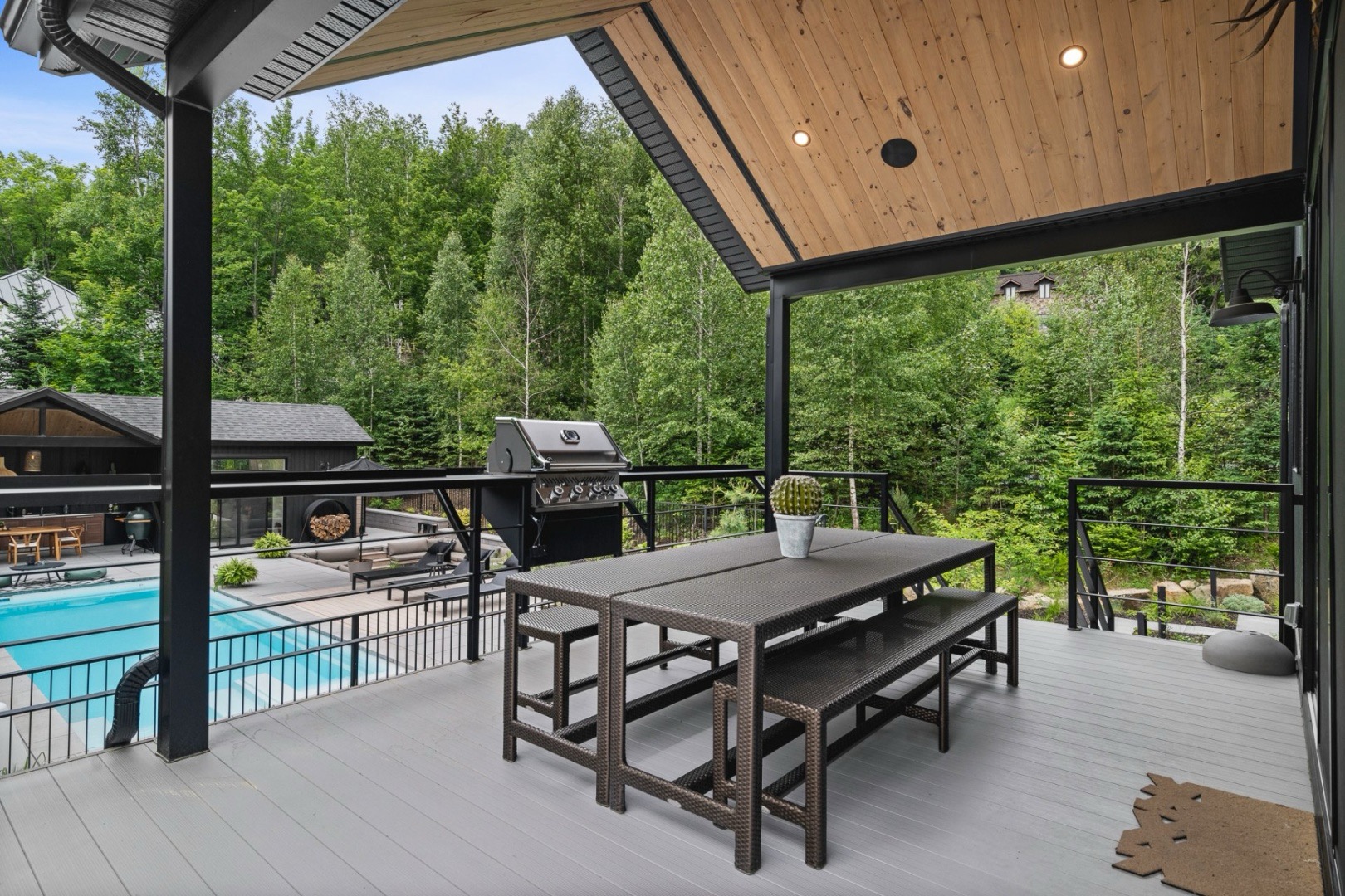 La maison de Stéphane Rousseau à SaintSauveur est à vendre pour 1,5M