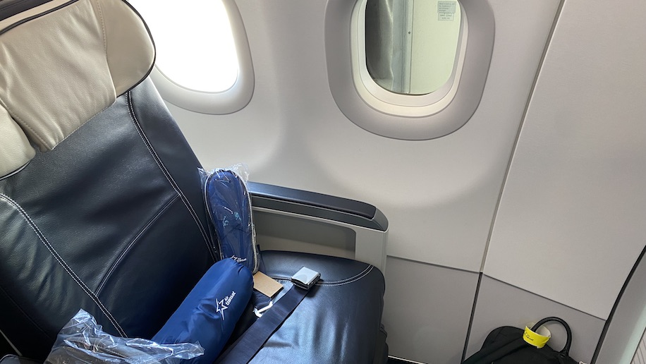 Arriba 42+ imagen air transat club seats Abzlocal.mx