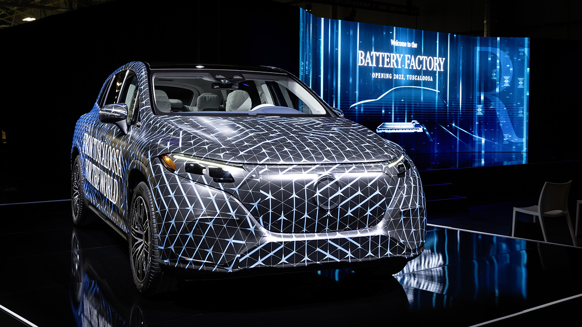 2022 New York Auto Show 2022 Mercedes EQS SUV Teaser