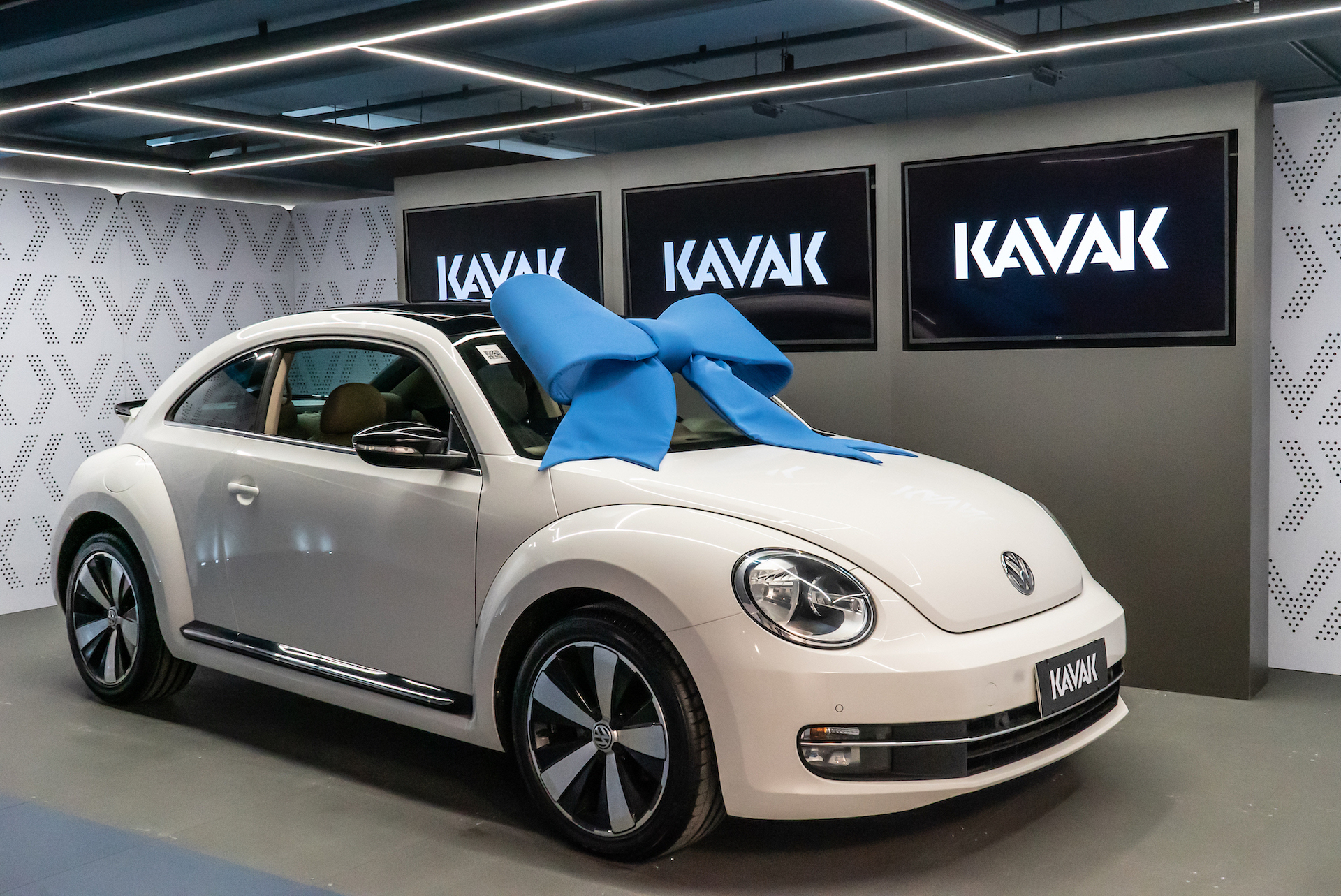 Loja de carros usados a Kavak é opção online e offline