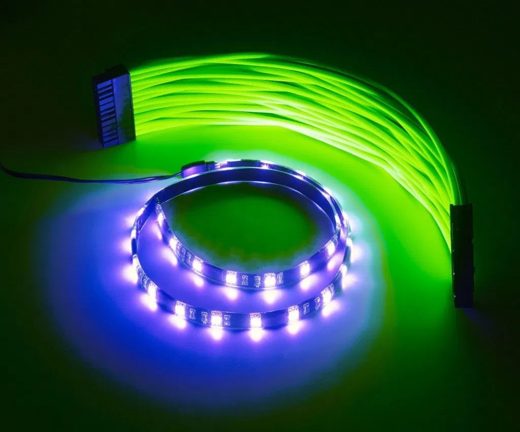 CableMod WideBeam LED Strip 60cm UV CableMod
