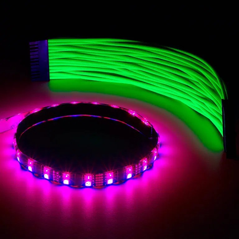 CableMod WideBeam Hybrid LED Strip 30cm RGB/UV CableMod