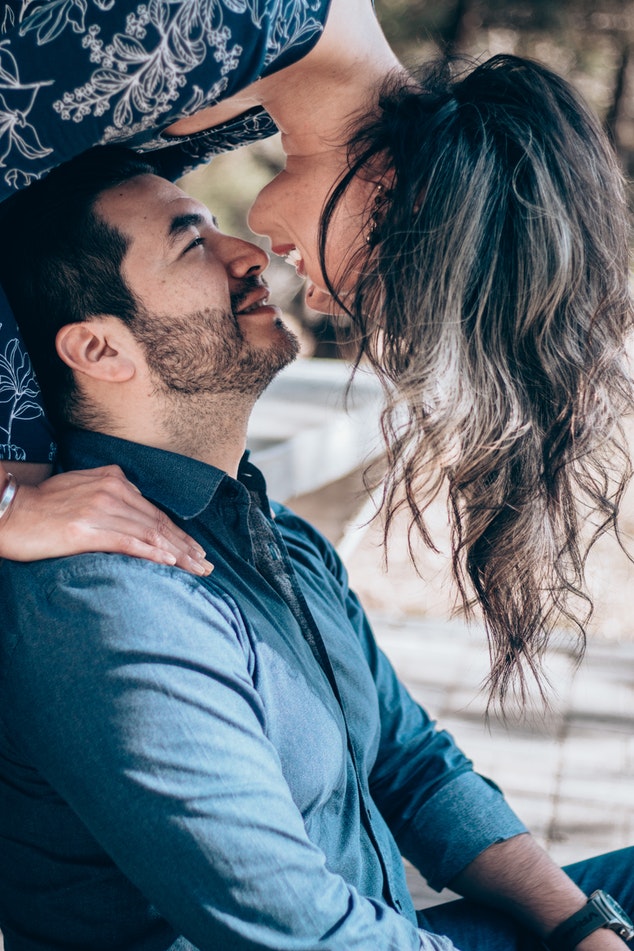 Femme cherche homme sérieux pour la vie ou pour une nuit